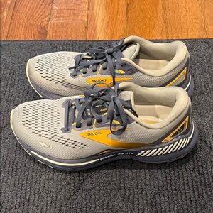 Brooks Men's Adrenaline GTS 23 Running Shoes